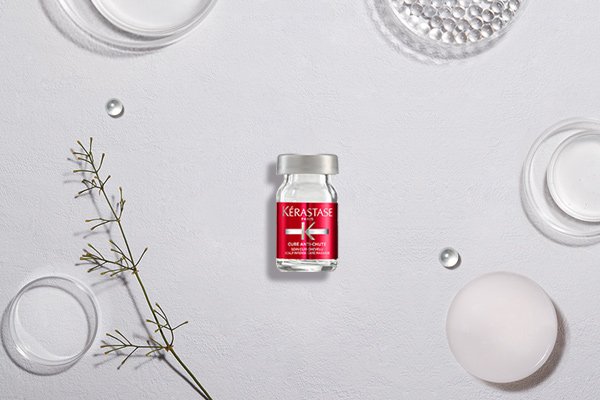 Cure Anti-Chute adalah produk serum anti kerontokan rambut ini mampu meningkatkan kualitas dan ketebalan rambut, sekaligus melindungi oksidasi yang disebabkan oleh polutan